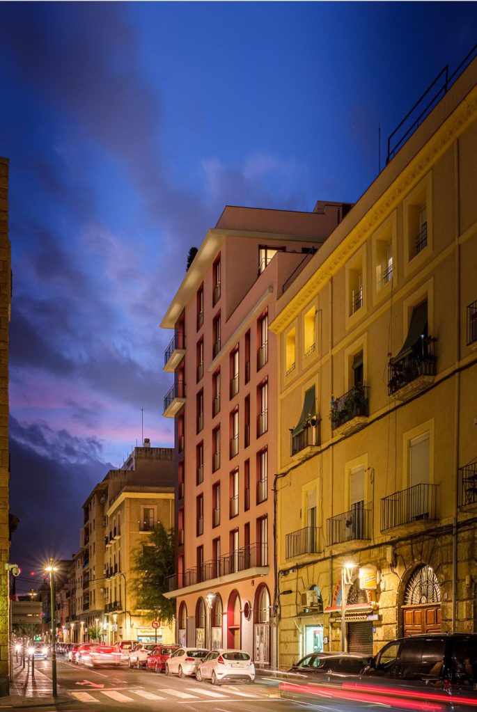 Fachada del edificio Reial 1